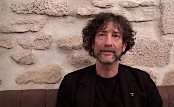 By ActuaLitté (Neil Gaiman en France) [CC BY-SA 2.0 (https://creativecommons.org/licenses/by-sa/2.0)], via Wikimedia Commons